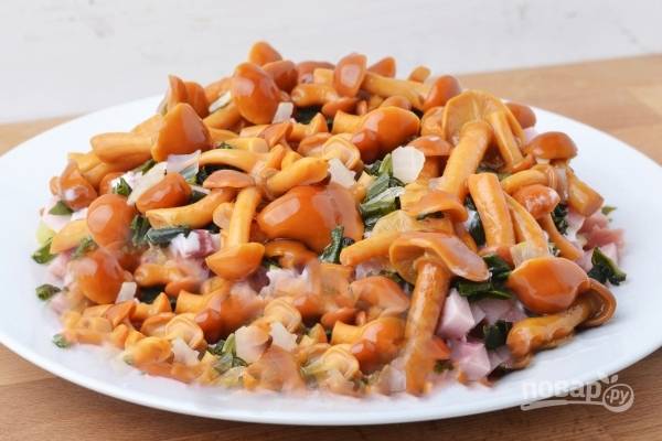 Салат с маринованными грибами, пошаговый рецепт на ккал, фото, ингредиенты - Natali