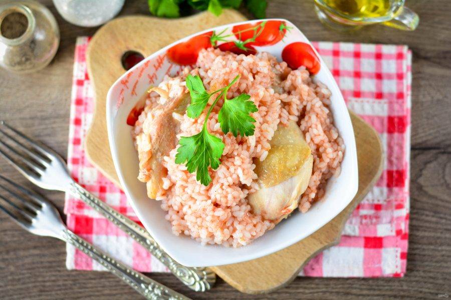 Курица с рисом в томатном соусе: просто, но очень вкусно