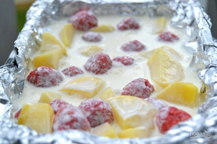 6.	Залейте картофель с шариками сливками.