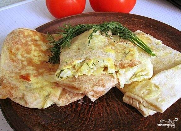 Лаваш с сыром, яйцом и зеленью
