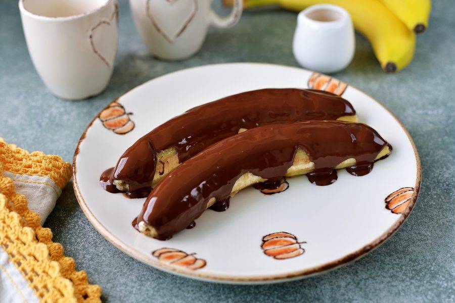 Очень вкусные жареные бананы в шоколаде готовы. Приятного аппетита! 