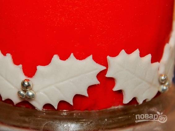 9. Из пласта белой мастики можно сделать украшения на тортики. 