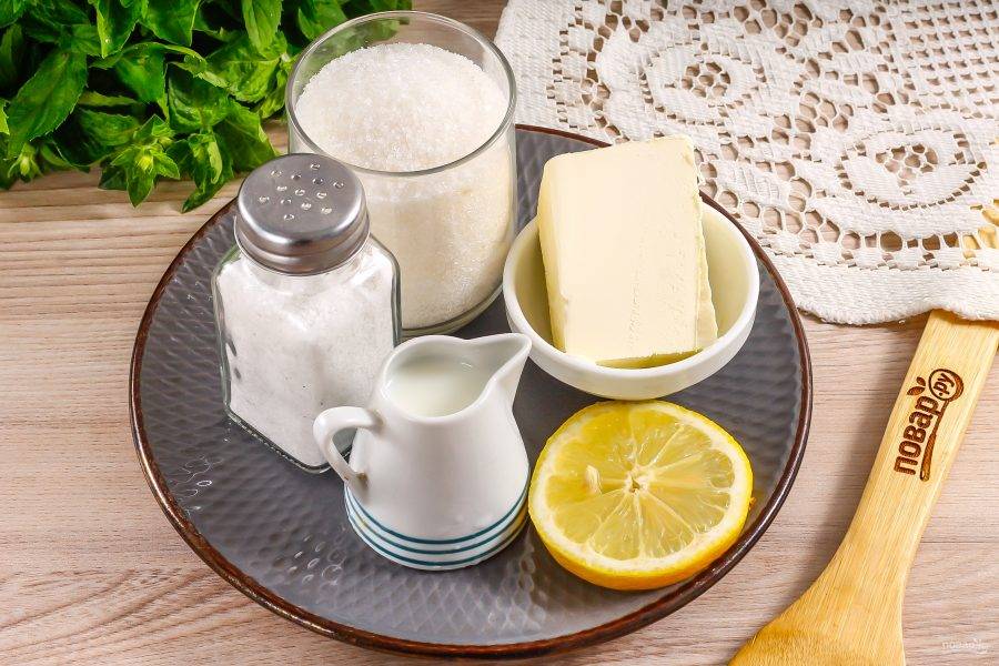 Подготовьте указанные ингредиенты. Масло и молоко может быть любой жирности, но они обязательно должны быть качественными!