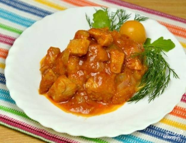 Гуляш из свинины с болгарским перцем - рецепт с фото пошагово