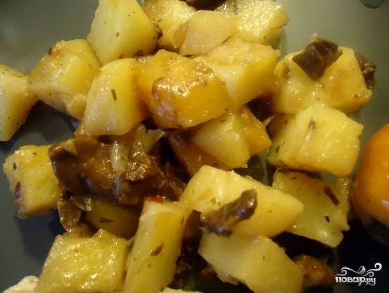 Картофель, запеченный с белыми грибами – кулинарный рецепт