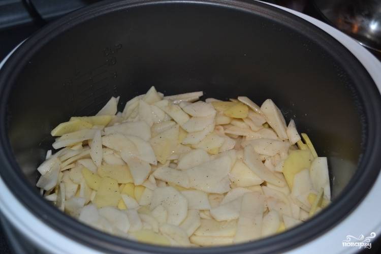 Рецепт картошки с мясом тушеной в мультиварке
