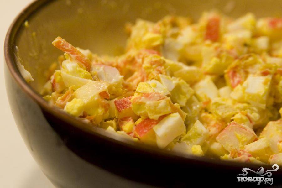 Как приготовить классический крабовый салат с кукурузой по рецепту с фото
