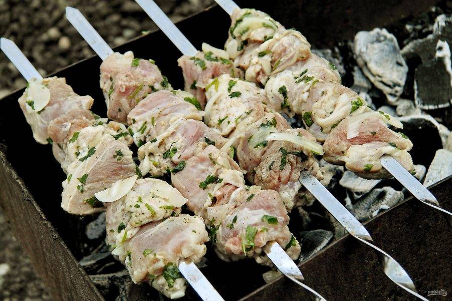 мясо с кинзой и чесноком. Смотреть фото мясо с кинзой и чесноком. Смотреть картинку мясо с кинзой и чесноком. Картинка про мясо с кинзой и чесноком. Фото мясо с кинзой и чесноком