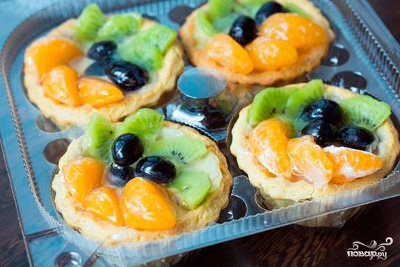 Корзиночки с фруктами и кремом