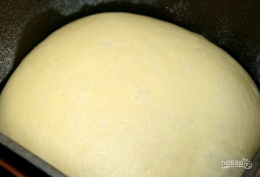 4. Когда тесто подойдет, оно готово "к использованию". Из него можно формировать булочки, плюшки, пышки и даже пироги.