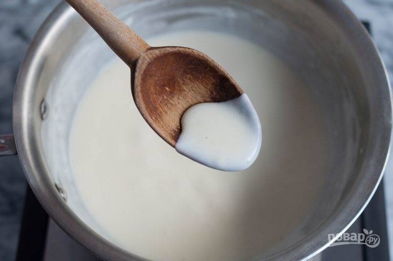 11. Готовый соус по вкусу посолите и поперчите, еще раз перемешайте.