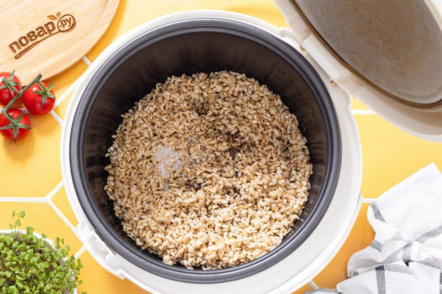 Посолите и поперчите по вкусу.