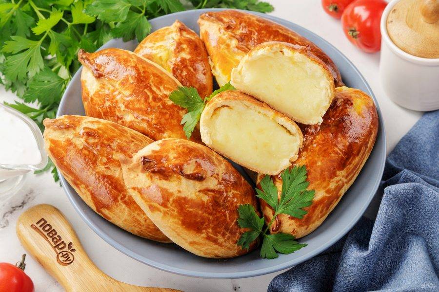 Пирожки на сметане с яйцом и луком