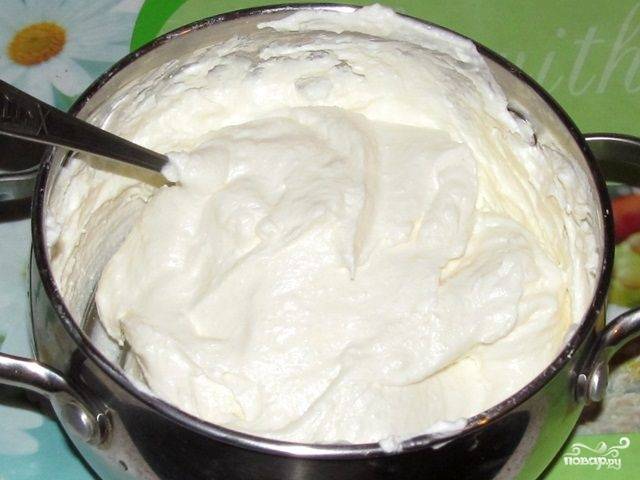 Готовый крем используйте для обмазки бисквита, когда он остынет, чтобы крем не потёк. Приятной дегустации!