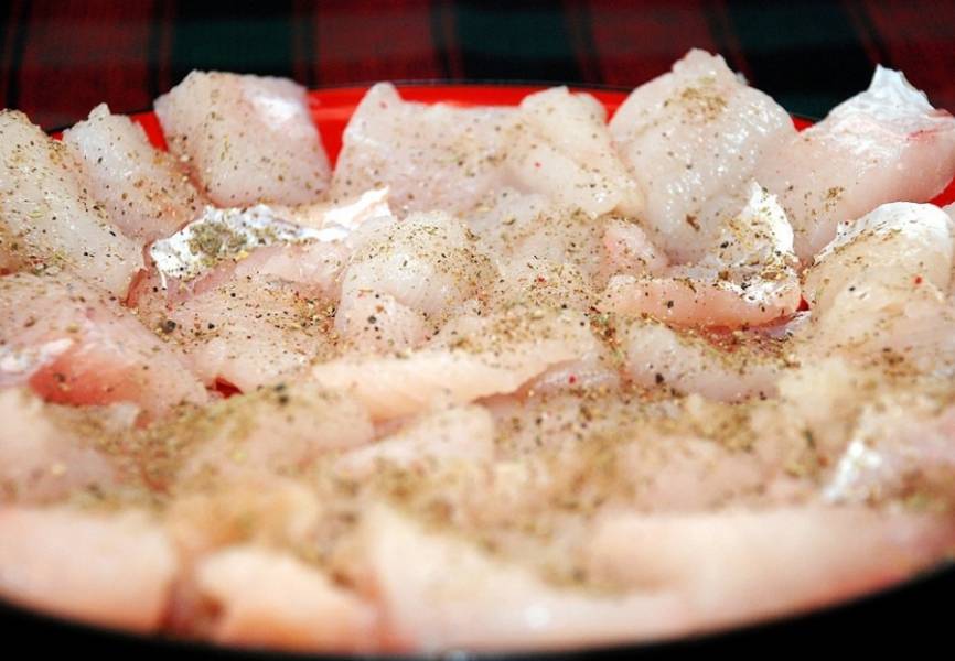 Рецепт диетического ужина: рыбная запеканка с кукурузной крупой