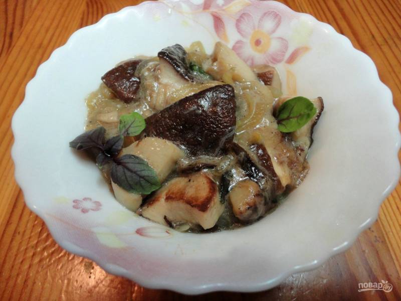 Рецепт: Жареные белые грибы с чесноком и петрушкой