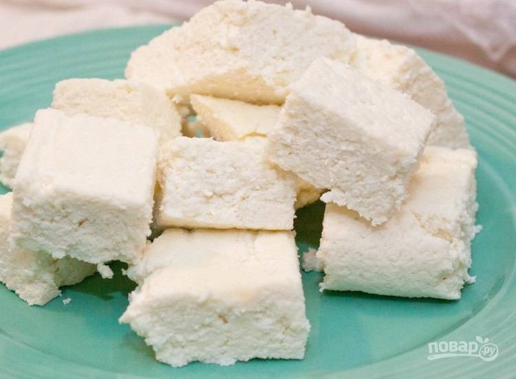 5.	Переложите сыр в контейнер и отправьте на хранение в холодильник или ешьте его сразу.