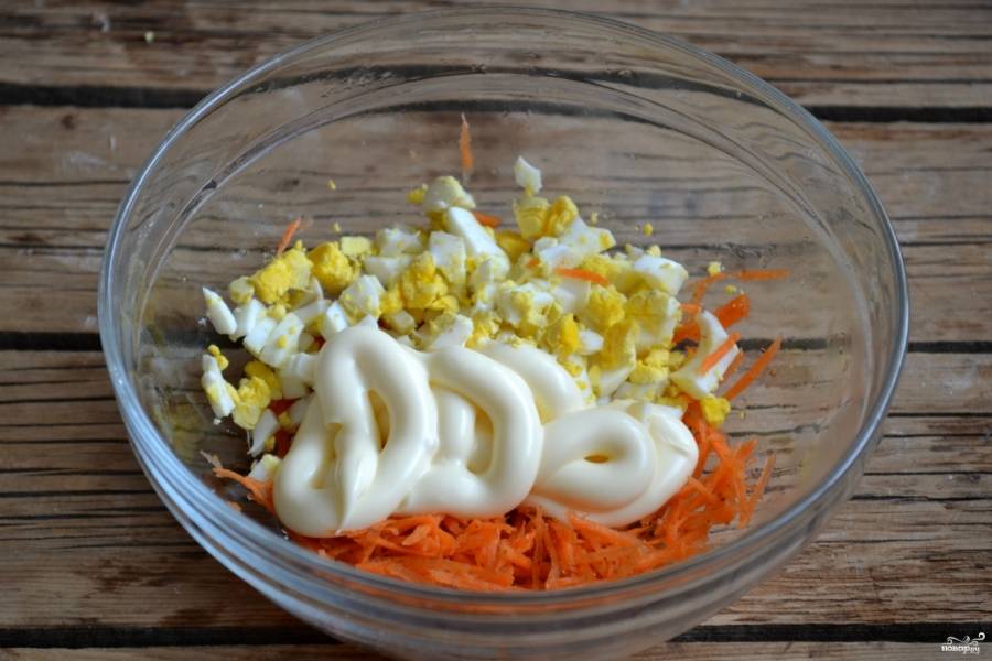 Рулет из лаваша с огурцом и морковкой по-корейски