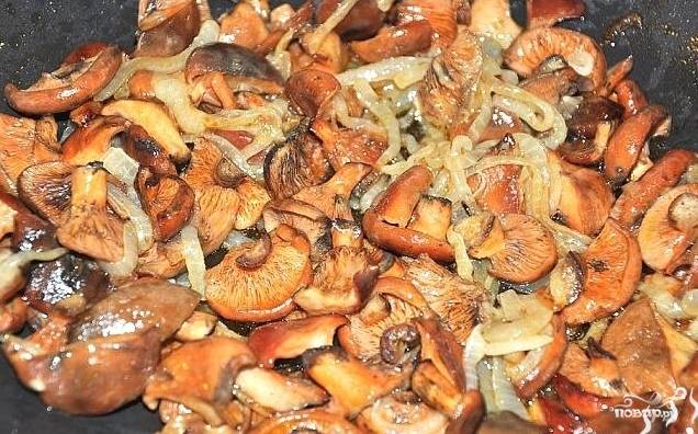 Соленые грибы со сметаной и луком — рецепт с фото пошагово