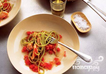 Паста с лососем и томатным соусом