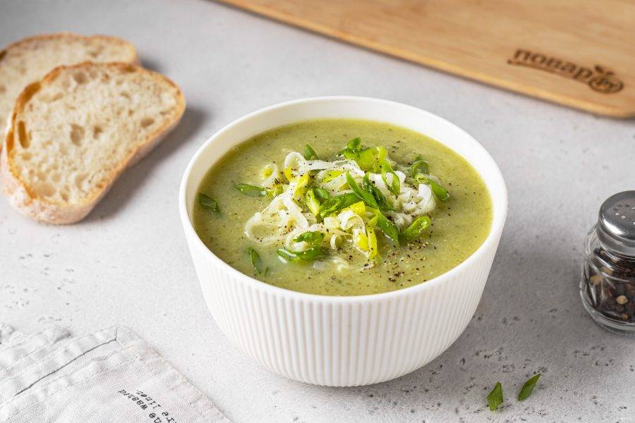 Кабачковый суп с луком-пореем готов, приятного вам аппетита!