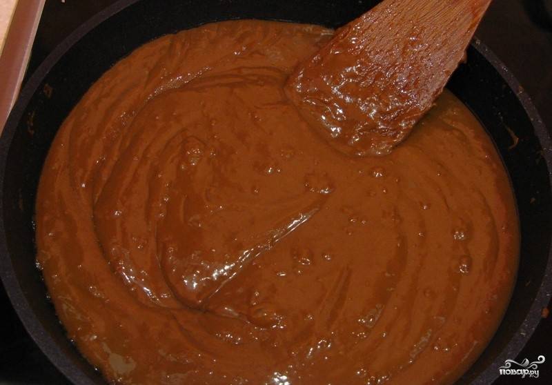 4.	Растопите шоколад на водяной бане и приступайте к формированию торта.