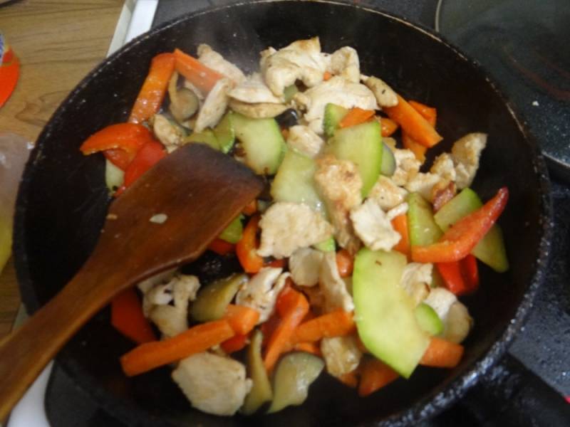 Лапша по китайски с курицей и овощами