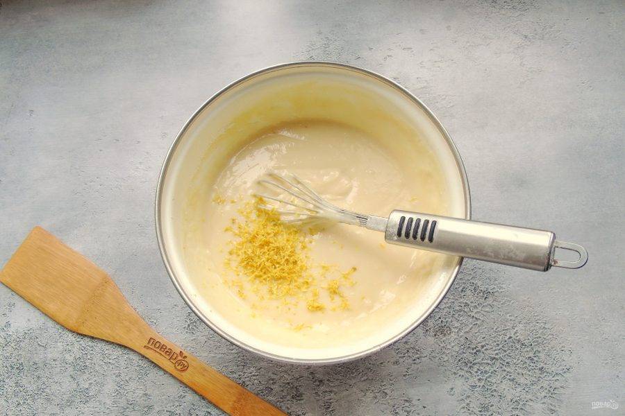 Перемешайте тесто и добавьте цедру лимона. Еще раз перемешайте. Тесто для кекса готово.