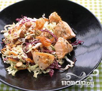 Азиатский салат с лососем