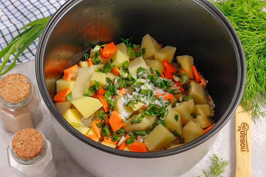 Рецепт горбуши с овощами на сковороде