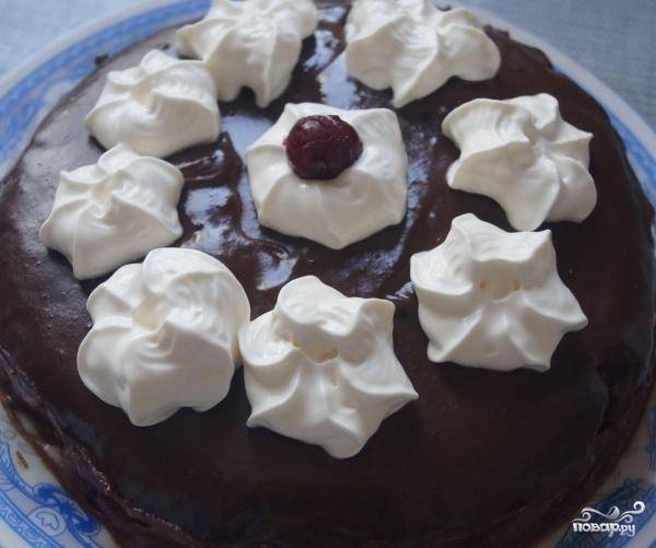 Шоколадный торт с вишней и взбитыми сливками: 15 фото в рецепте