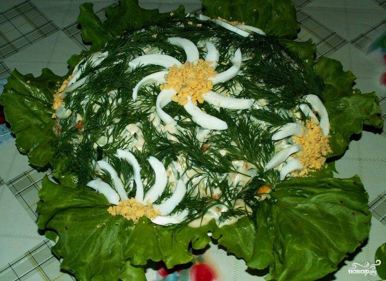 Слоёный салат с рисом и рыбными консервами