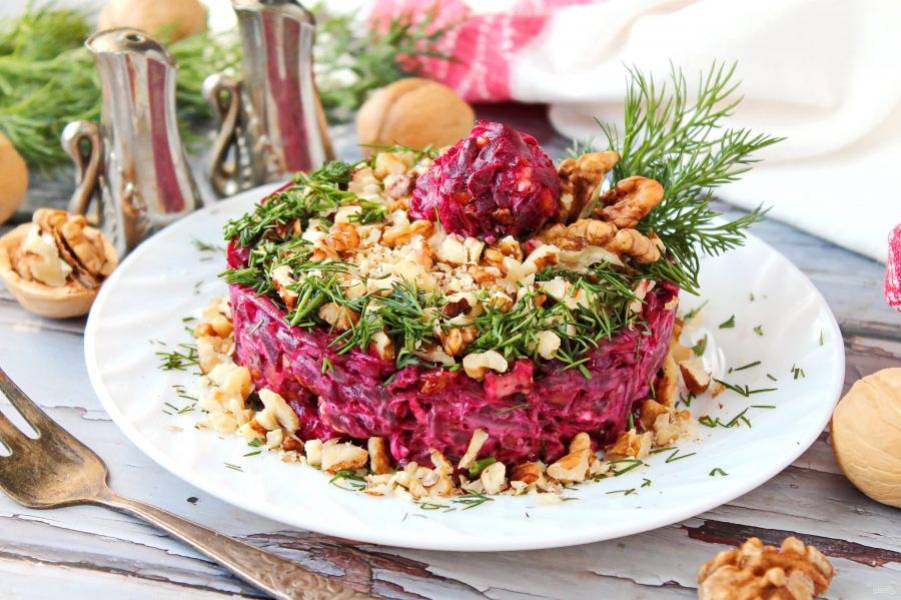 10 вкусных и красивых салатов с грецкими орехами