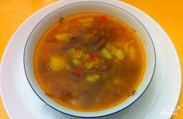 Фасолевый суп на мясном бульоне