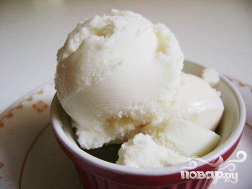 2.	Чтобы получить напиток идеальной консистенции, поместите в морозилку и ванильный йогурт.