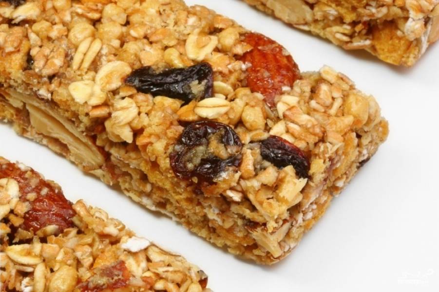 Батончики из овсяных хлопьев и сухофруктов