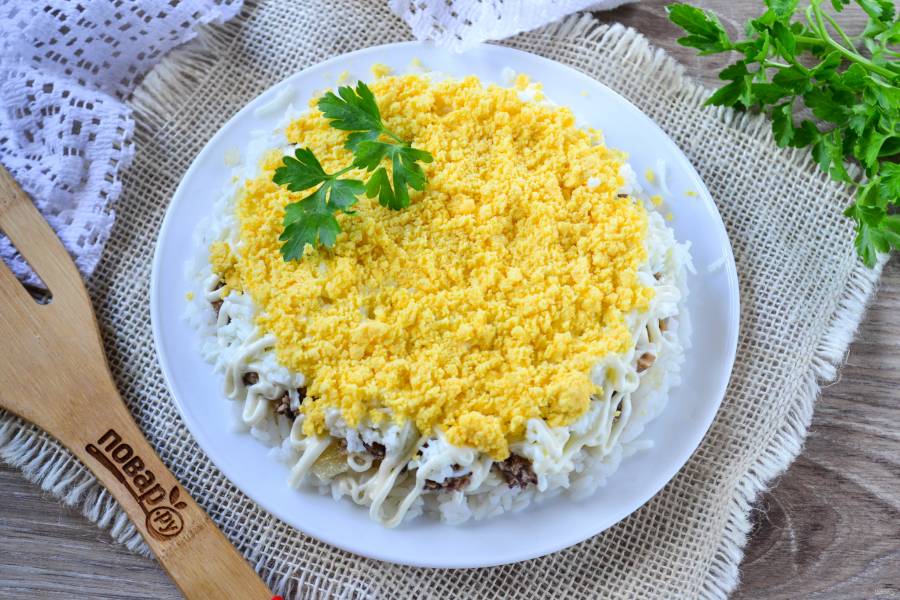 Салат с рисом и шпротами