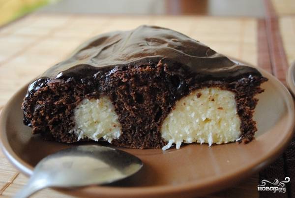 Шоколадный пирог с творожными шариками – кулинарный рецепт