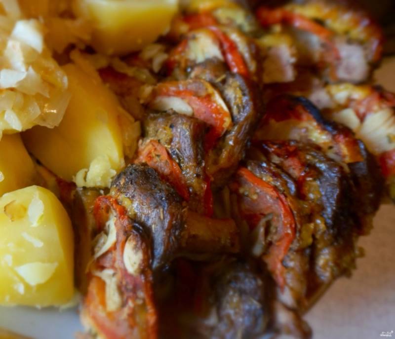 Мясо запеченное с картофелем и помидорами в духовке рецепт