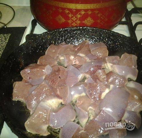 Печёнка свиная жареная с луком и сметаной пошаговый рецепт с фото