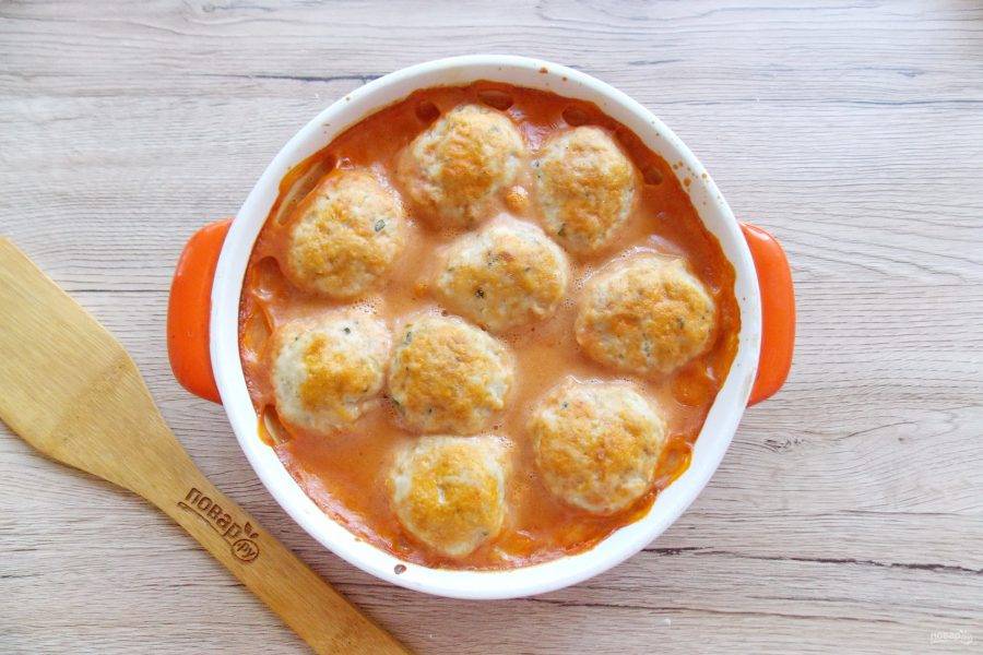 Тефтели в сметанно-томатном соусе в духовке — рецепт с фото пошагово
