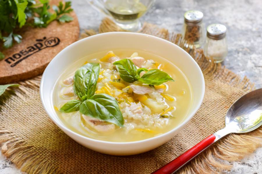 Как приготовить рецепт Куриный суп с домашней лапшой и специями