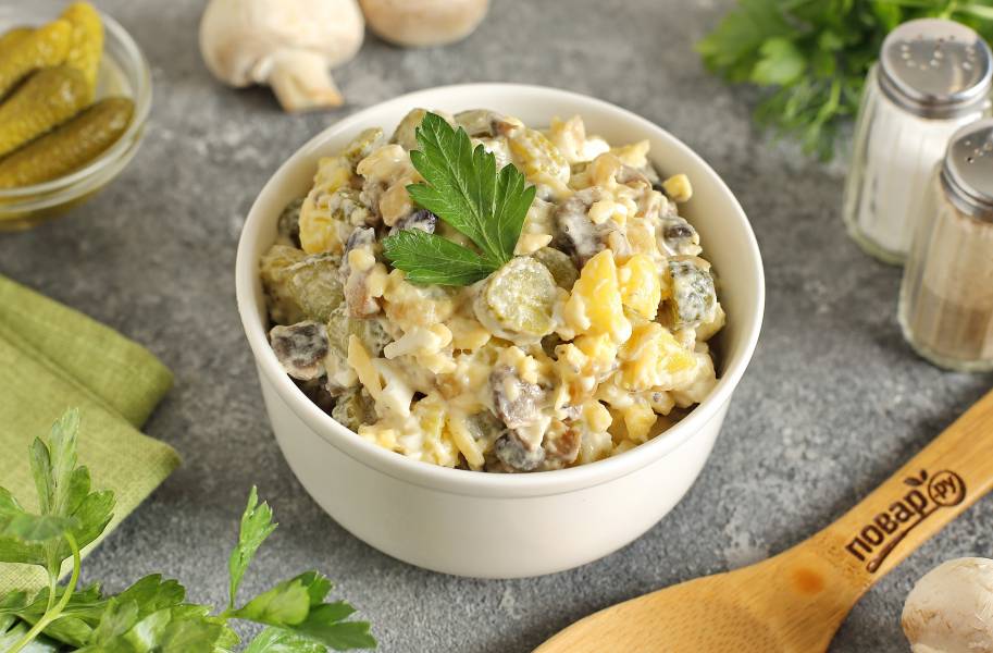 Салат «Нежность» с грибами и сыром