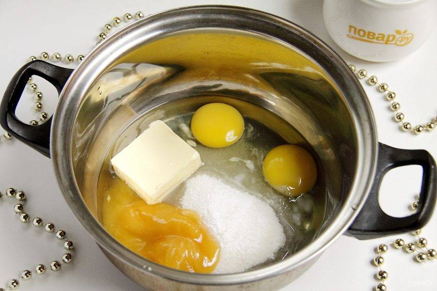 Мед сода и сливочный масла. Мед с молоком и яйцом. Молоко желток сода масло мед. Молоко сода мед яйцо от кашля. От кашля молоко с яйцом и медом.