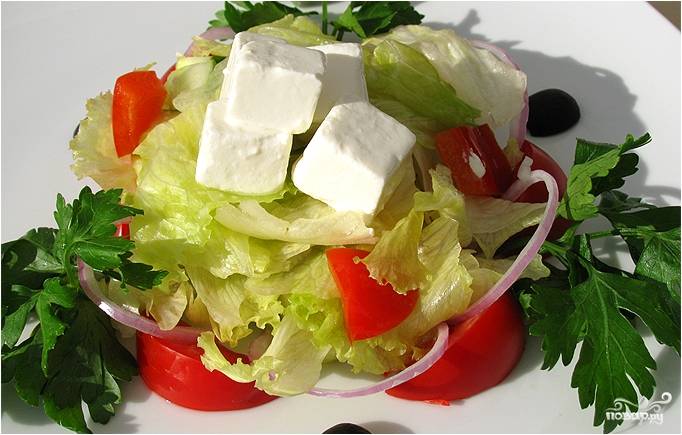 Греческий салат с фетаксой (классический рецепт)