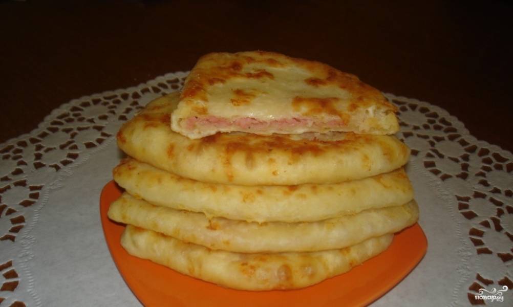Лепешки с сыром и колбасой