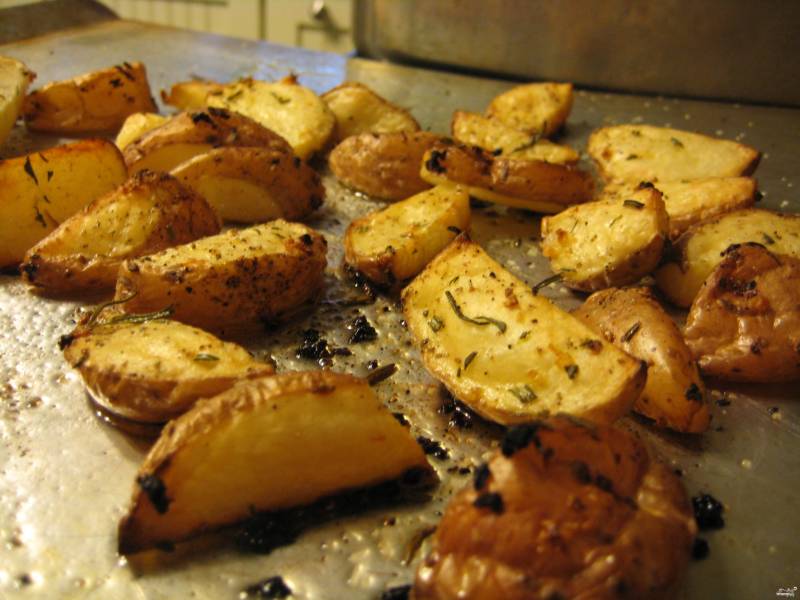 Картофель с хрустящей корочкой, запеченный в духовке