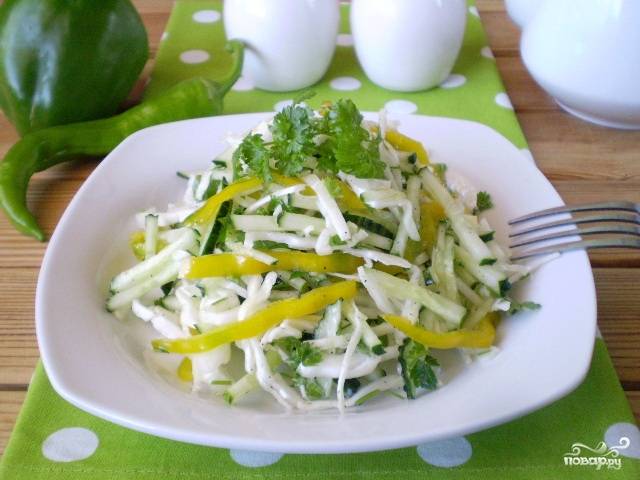 Сыроедческий салат из капусты