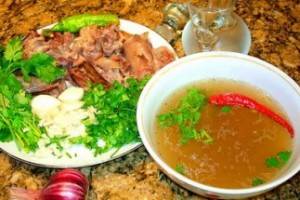 Подавать хаш с острым перцем, а мясо отдельно подать на тарелке. Доброго здоровья!