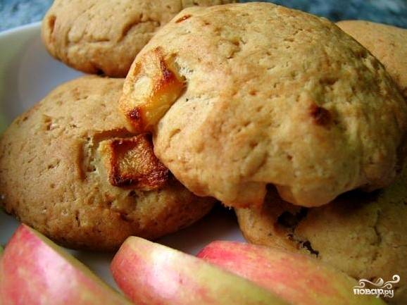 Мягкое печенье с яблоками и корицей